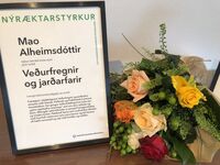 Viðurkenningarskjal með umsögn um verkið Veðurfregnir og jarðarfarir